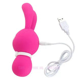 Vibrador de conejito con pinzas para pezones y estimulador de clítoris.